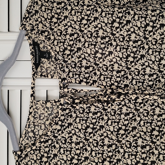 Banana Republic Factory flutter sleeve floral tie-neck blouse - Picture 8 of 16